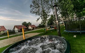 Ostoja Lemany - domki na Kaszubach, sauna, balia-jacuzzi, plac zabaw, tyrolka , dwa boiska, miejsce na ognisko, grill gazowy